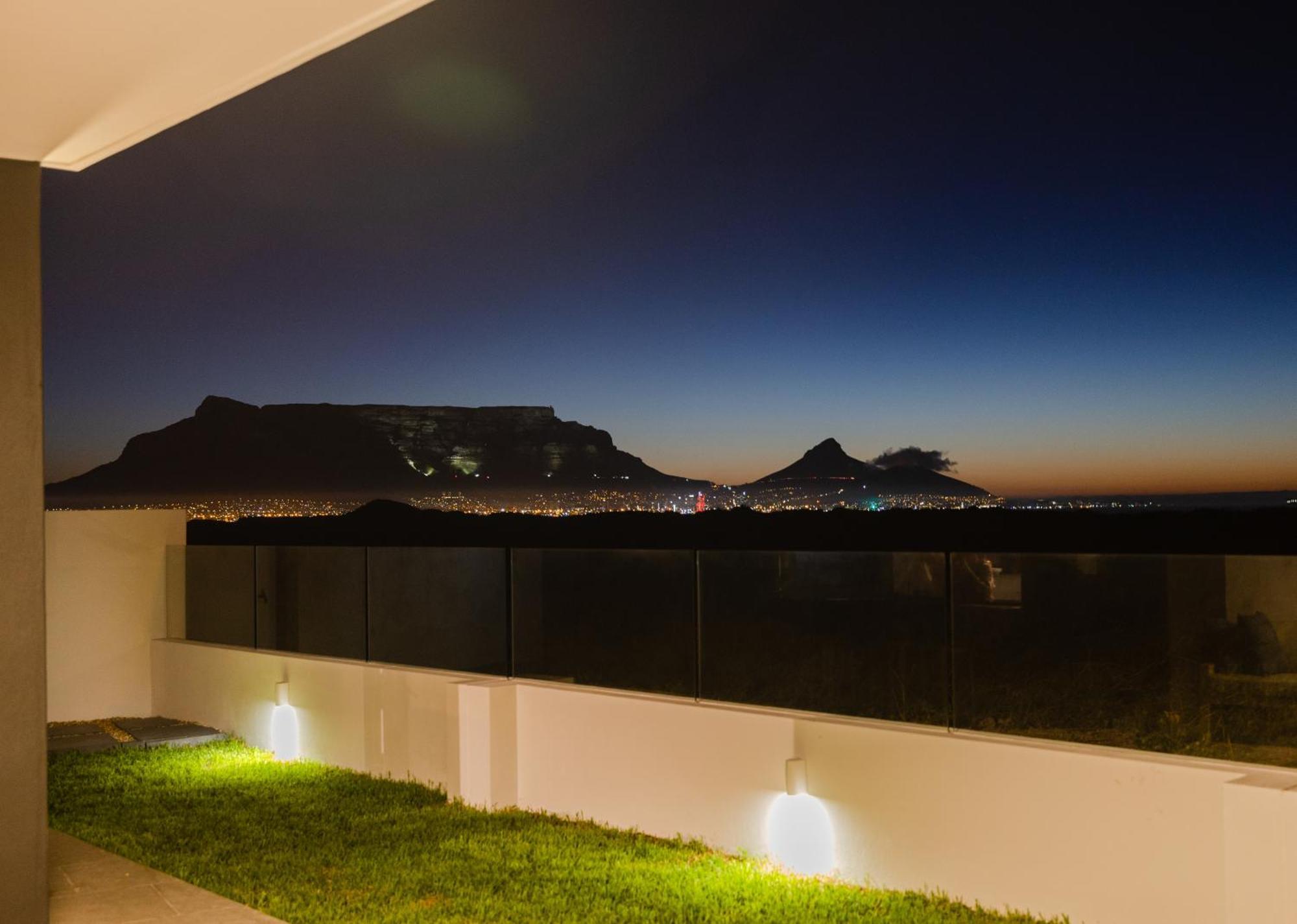 Ocean 9 - Sunset Beachfront Residency Cape Town Exterior photo